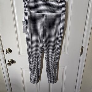 Women’s Black & White Houndstooth Activewear Top